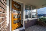 Voordeur met glas in lood Rijksweg 3.
<br/>
Kamp&Koolhof makelaars en taxateurs, 20020